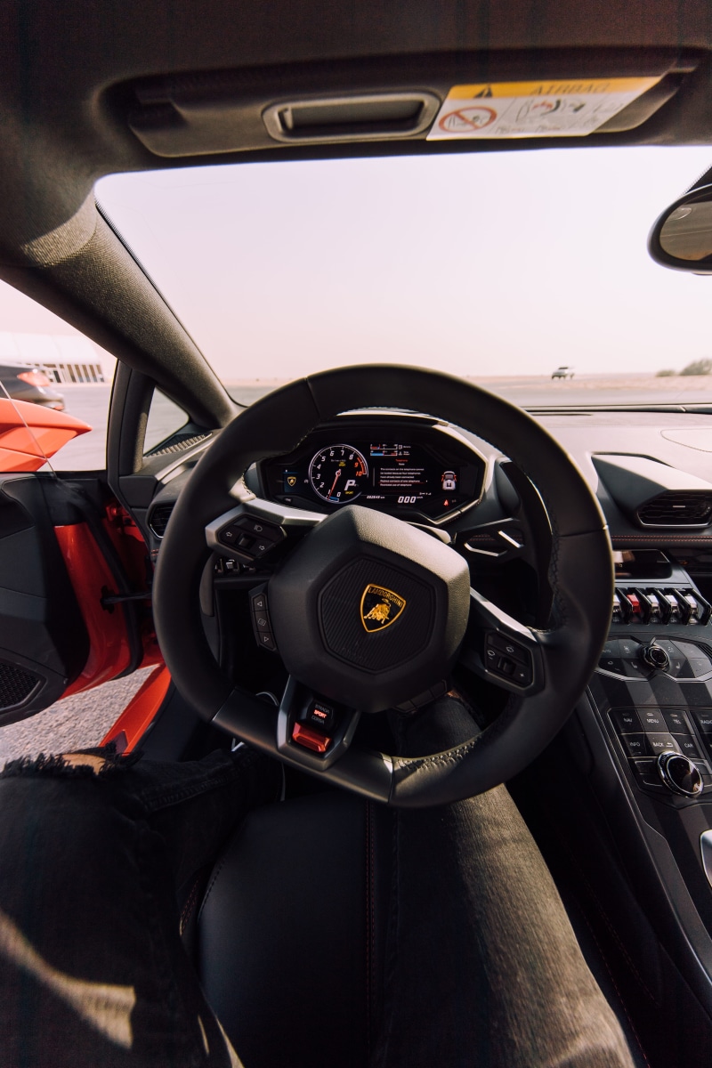 mode of transportation, 5K, speedometer, travel, black, control, close-up, land vehicle, gearshift, transportation, no people, motor vehicle, luxury, control panel