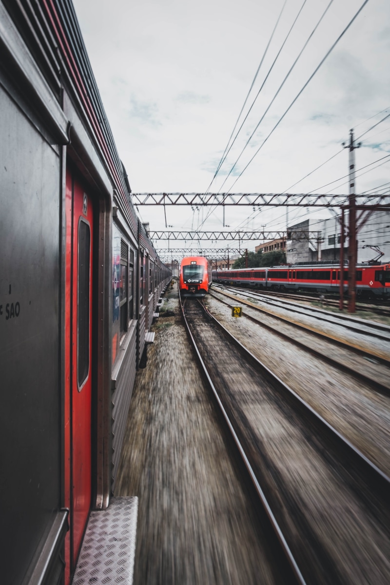 built structure, no people, mode of transportation, passenger train, public transportation, public transport, outdoors, brazil, track, transporte, nature