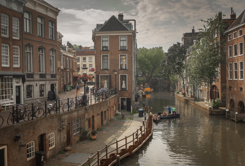 sky, canal, built structure, day, passenger craft, plant, tree, outdoors, water, 5K, waterfront, mode of transportation, transportation, incidental people