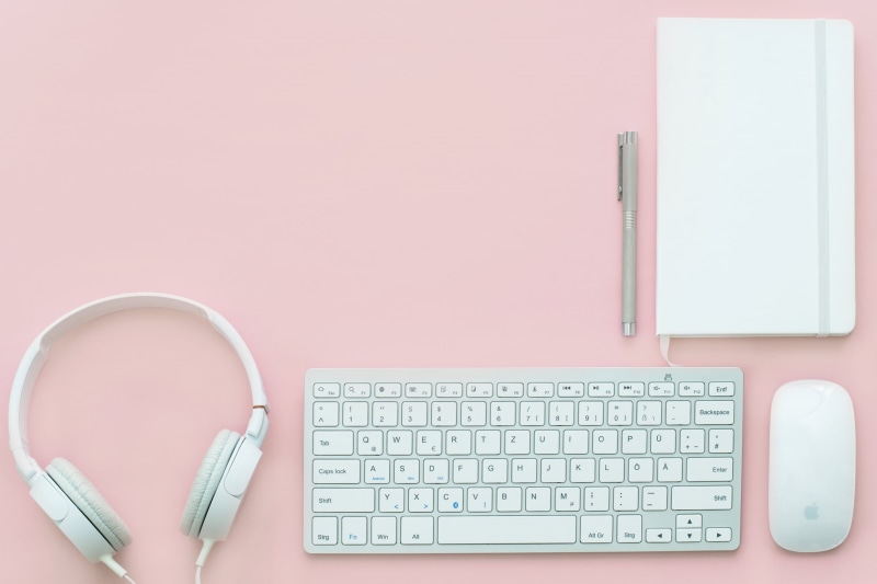 laptop, computer Mouse, mouse, communication, office, studio shot, message, no people, magic, pen, directly above, headphones, pink color, computer Keyboard