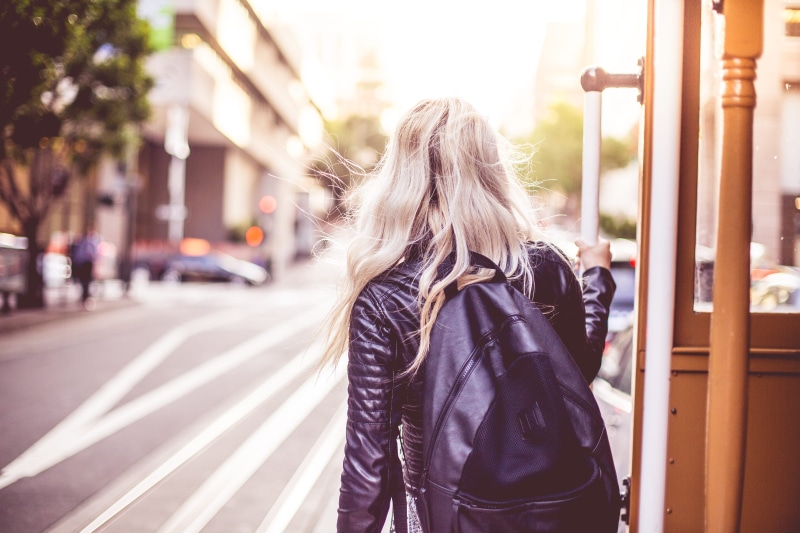 walking, traveler, waiting, women, focus on foreground, outdoors, city Life, leisure activity, city street, icon, rear View, one Person, lifestyles, Iconic