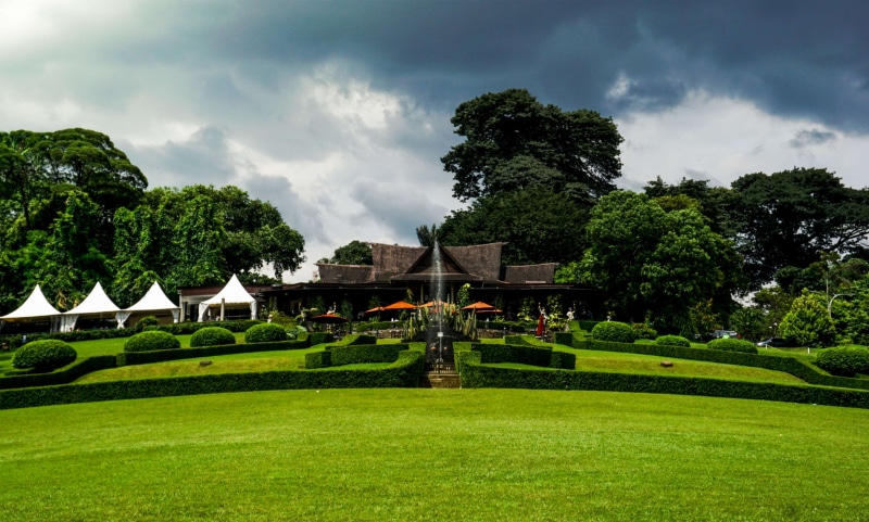 wisatabogor, building, ornamental garden, beauty in nature, desktop, plant, sky, indonesia, hdr, formal garden, green color, built structure, outdoors