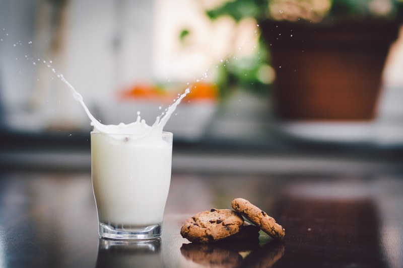 dessert, Milk, splash, ze, gourmet, table, two, beside, drink, bokeh, drop, flash, dip, dof, mess, freshness, refreshment, time, food, chocolate, 4K, snack