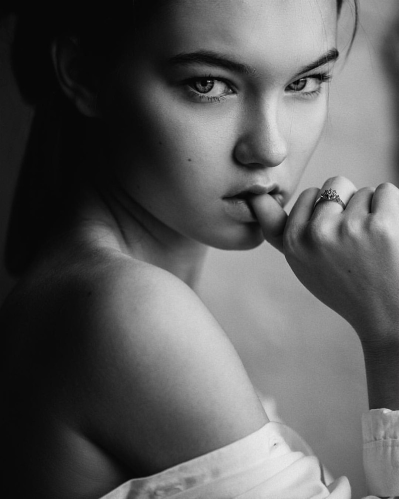 rings, 720P, women, portrait, finger in mouth, monochrome, model