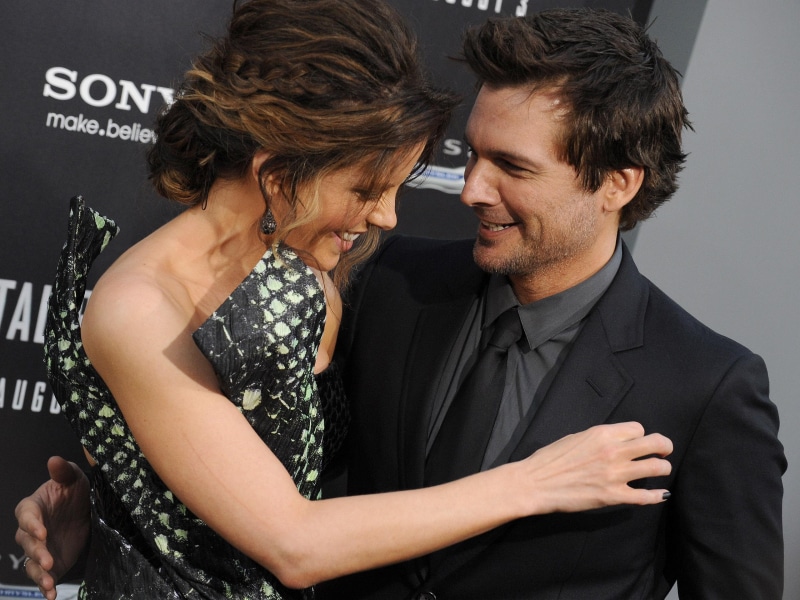 tie, men, kate beckinsale, images, beckinsale, hollywood, celebrity, kate, suit, total, 2K, s, black, recall, celebrities
