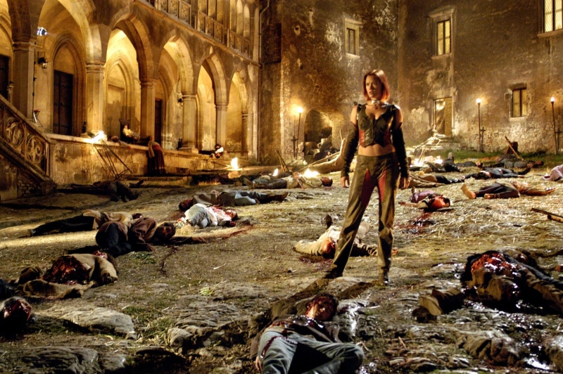 women, people, lifestyles, full length, building, bird, BloodRayne, vertebrate, real people, building exterior, 1080P, females, young adult, city, architecture