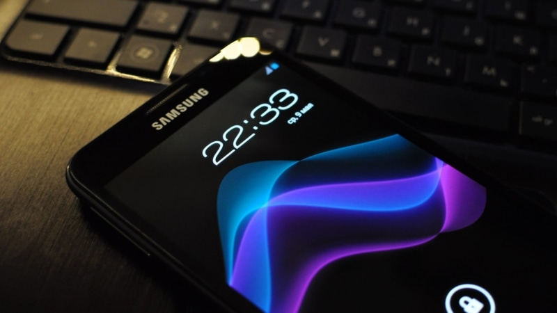 computer equipment, black, smartphone, smart Phone, finance, blue, computer crime, no People, Samsung Galaxy S2, technology, communication, internet, computer