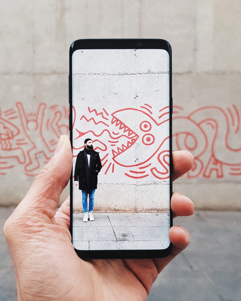 finger, galaxy s9+, barcelona, close-up, real people, augmented reality, samsung, mobile phone, hand, connectivity, ar, spain, barcelona museum of contemporary art