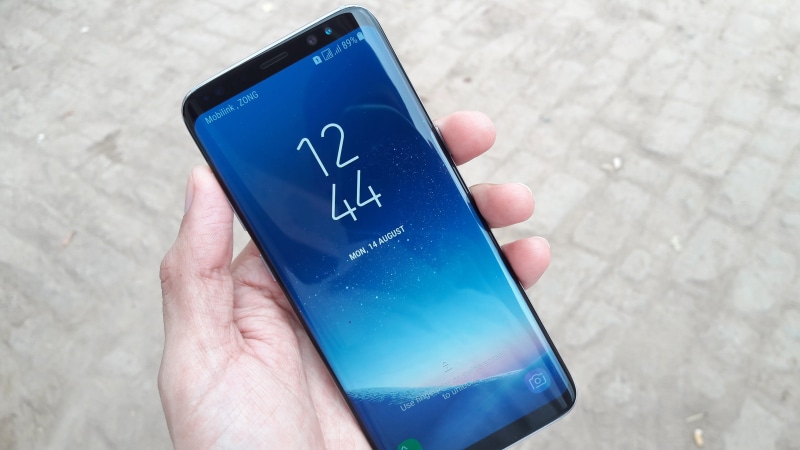 mobile, adult, 2017, technology, hand, s, samsung galaxy s8, showing, one person, samsung, outdoors, 4K, midnight, cell, mid adult, holding, communication