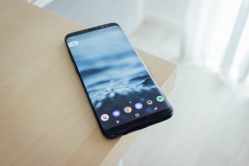 black, android, 5K, table, indoors, home, midnight, turned, beige, smart Phone, midnight black, apple Computers, focus, wireless Technology, digital, portable information device