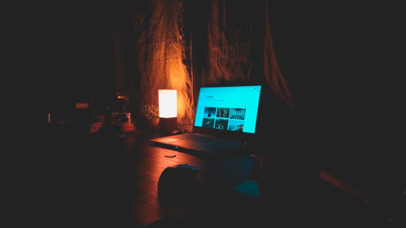 tech, laptop, darkroom, table, connection, no people, aesthetic, wood - material, indoors, 5K, art, lighting equipment, work, light, illuminated, domestic room