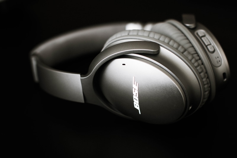 silver colored, bose, technology, photography themes, ball, 5K, close-up, single Object, sport, headphones, dark, activity, equipment, Bose Headphones