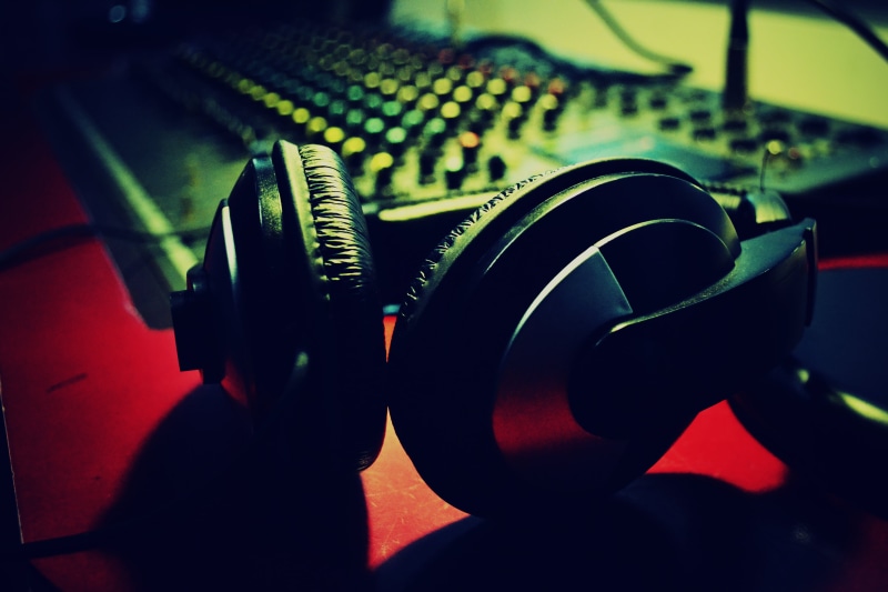 black, headphones, arts culture and entertainment, focus on foreground, machinery, weights, sound, industry, sports training, indoors, weight training