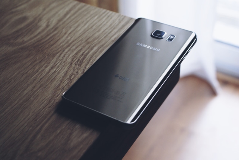 technology, text messaging, portability, text, wireless technology, portable information device, day, smartphone, selective focus, mobile phone, samsung edge