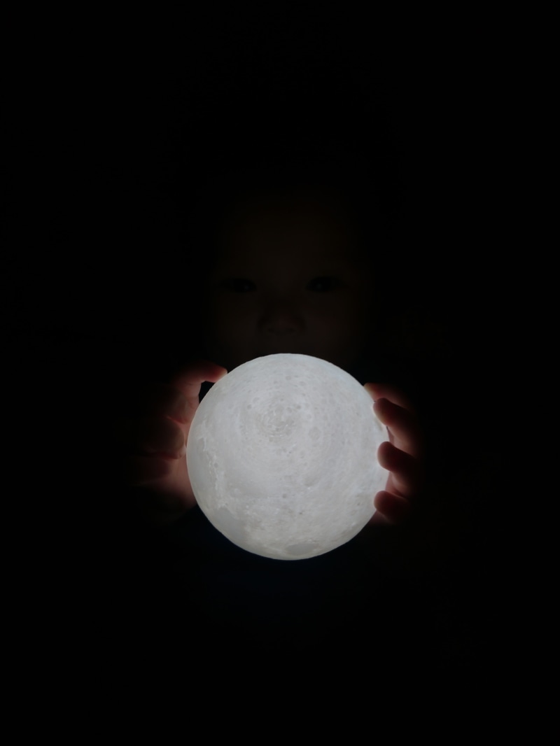 adult, black background, copy space, circle, holding, sphere, human face, mid-autumn festival, human hand, hand, human body part, men, lockscreen