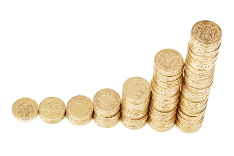 gain, close-up, copy space, coin, chart, diagram, profit, indoors, abundance, 5K, business, studio shot, group of objects, economy, earnings, savings