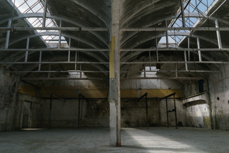 hipster, corridor, obsolete, industry, building, column, factory, domestic room, 4K, architectural column, closed, built structure, day, concrete, hangar