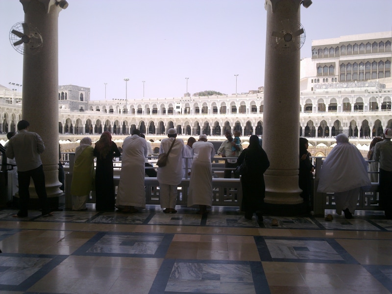architecture, building, inside, 2K, mosque, architectural column, travel, people, muslim, large group of people, city, tiled floor, group, crowd, standing
