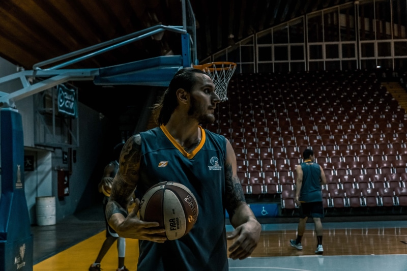 uniform, looking, basketball, basketball player, yellow, front view, leisure activity, Basketball Hoop, top, sport, 5K, lifestyles, incidental people