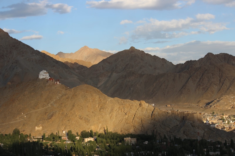 nature, day, outdoors, non-urban scene, geology, Bullet, tranquil scene, arid climate, trees, sky, hills, brown, environment, daytime, kashmir, house, remote