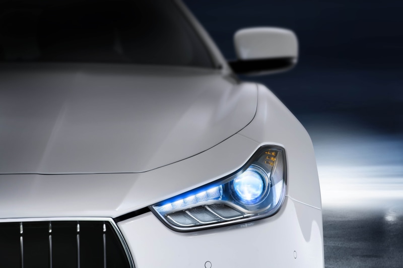 shiny, retro styled, outdoors, motor vehicle, mode of transportation, land vehicle, unpaired, car, vehicle, electric lamp, stationary, white, Maserati