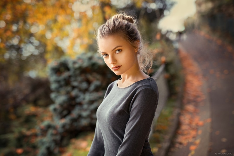 face, beautiful woman, day, focus on foreground, change, standing, bokeh, portrait, tree, blonde, nature, autumn, depth of field, women, looking at camera