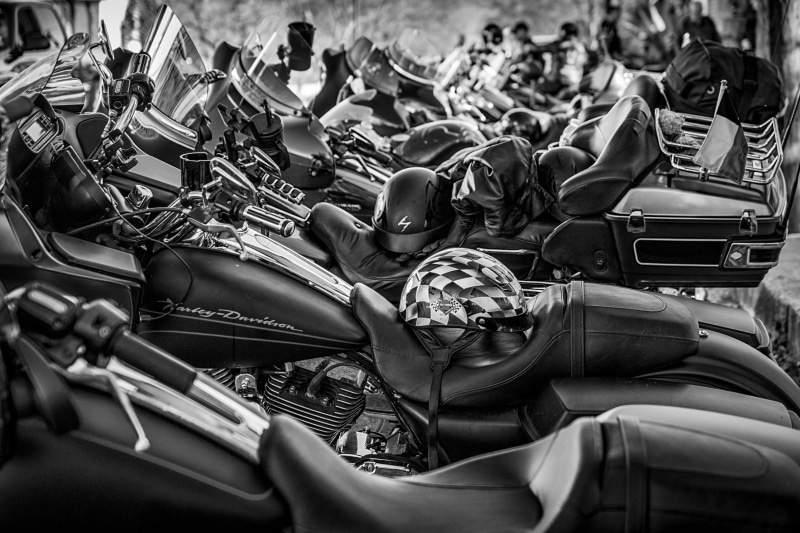 motorcycle, grayscale, metal, large group of objects, speed, no people, motor, travel, ride, harley, still life, street, power, engine, car, parked, close-up