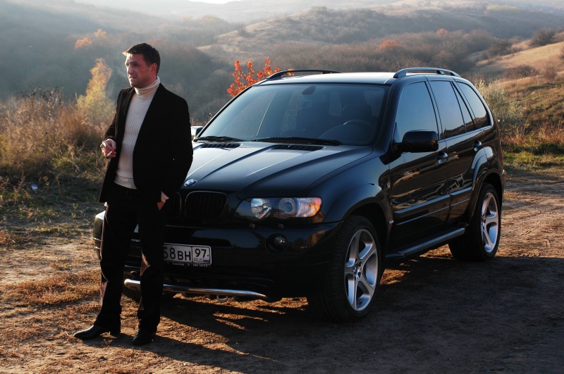 Vladimir Vdovichenkov, well-dressed, bmw, adult, car, street, mode of transportation, E53, blazer, road, crossover, nature, one Person, front view, sky