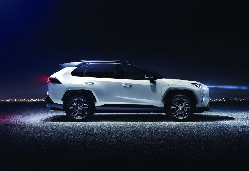 road, copy space, car accident, transportation, street, land vehicle, mode of transportation, misfortune, motor vehicle, speed, night, toyota-rav4-2019-1600-0e
