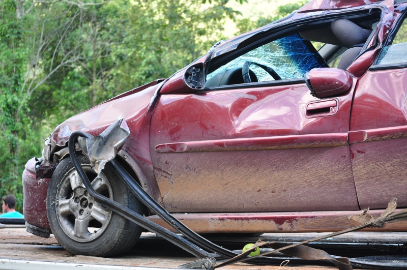 broken, no people, crash, focus on foreground, danger, 4K, run-down, vehicle, collision, bad condition, damaged, rusty, traffic, insurance, green, stationary
