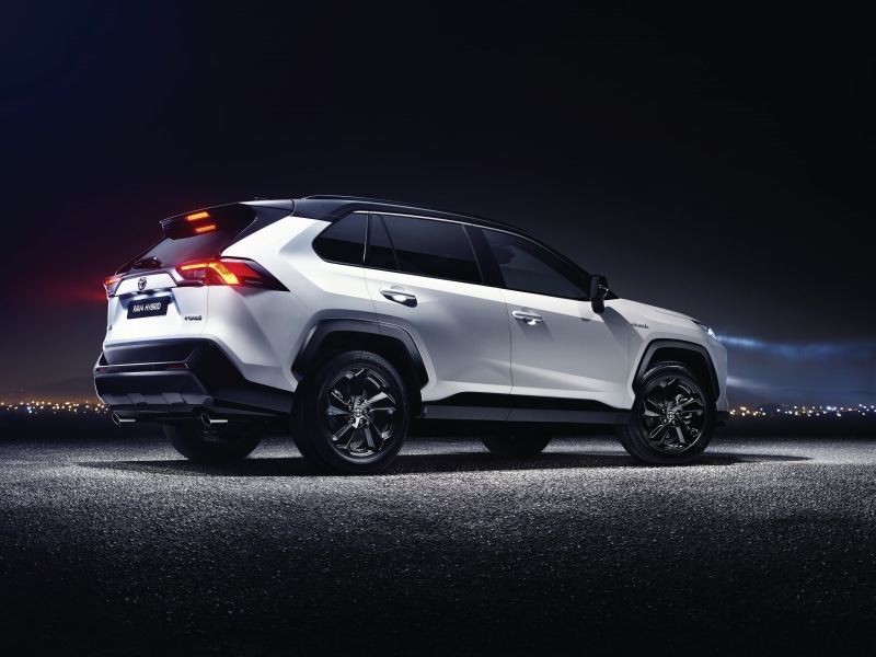 no people, rav4, motor vehicle, sports car, worldwide, street, studio shot, travel, toyota, city, crash, road, night, car accident, car, traffic accident