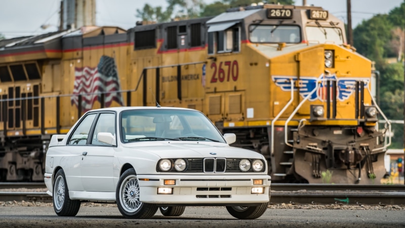 road, built structure, Luxury, public transportation, 1080P, focus on foreground, Car, transportation, land vehicle, street, city, BMW, Old-Timer, motor vehicle