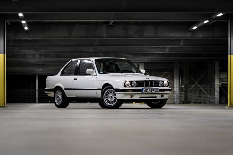 architecture, parking, BMW, mode of transportation, land vehicle, German cars, indoors, white cars, parking garage, bmw serie 3, protection, 5K, stationary
