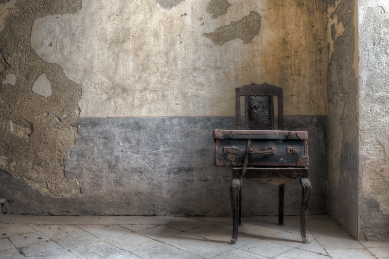 day, absence, wall, wall - building feature, abandoned, indoors, tiled floor, suitcase, table, 1080P, flooring, no people, deterioration, domestic room