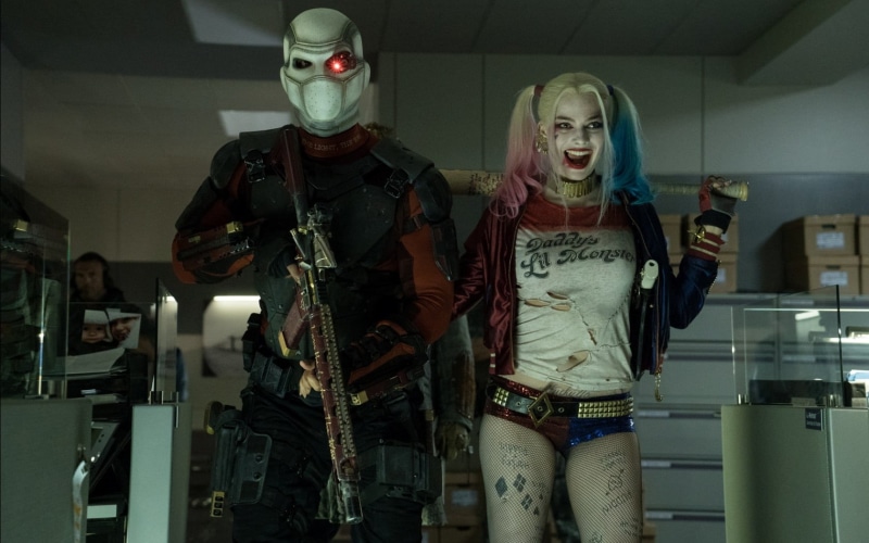 holding, quinn, harley, three quarter length, halloween, front view, casual clothing, lifestyles, deadshot, fear, domestic room, Hollywood Movies, real people