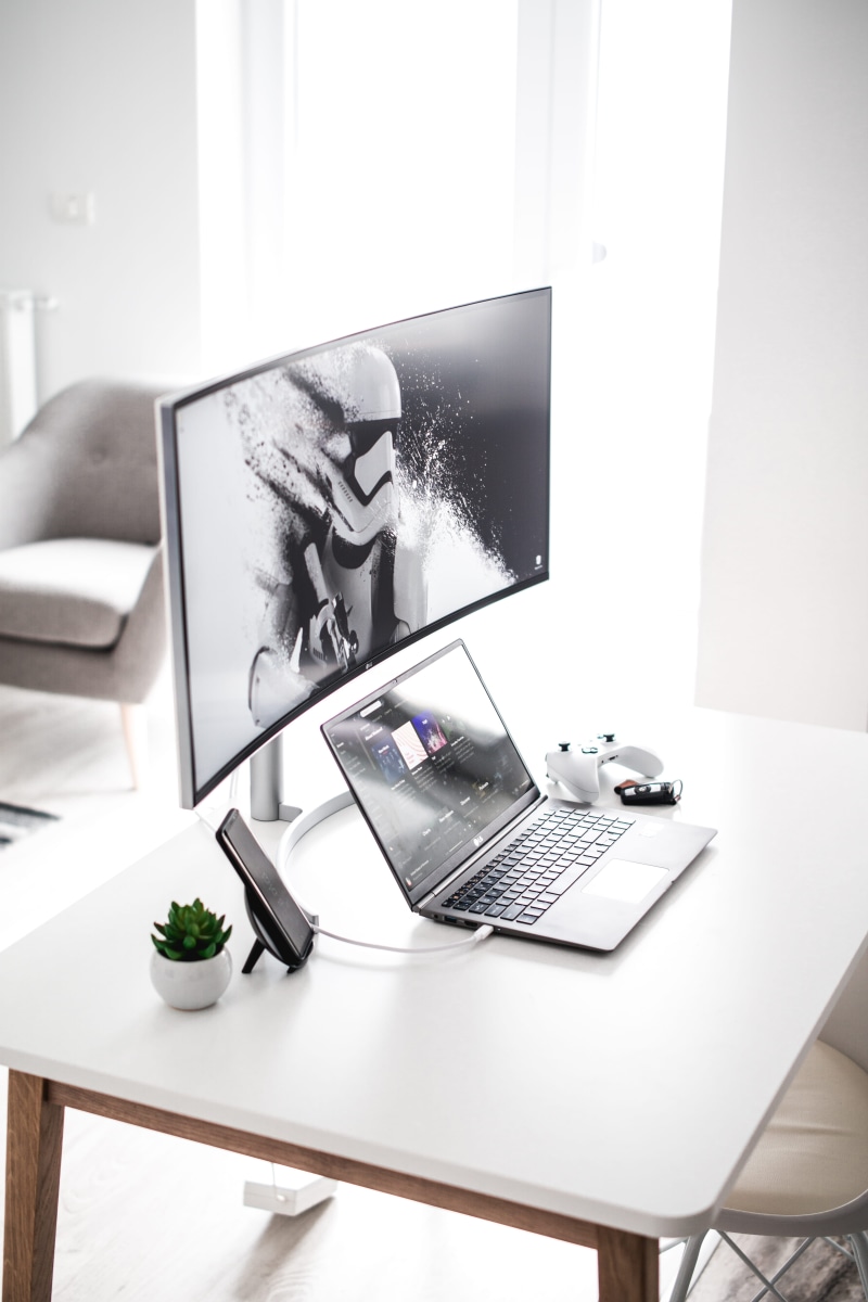 keyboard, turned, desktop, minimal, no people, macbook, day, 5K, computer equipment, computer monitor, business, wireless technology, connection, table