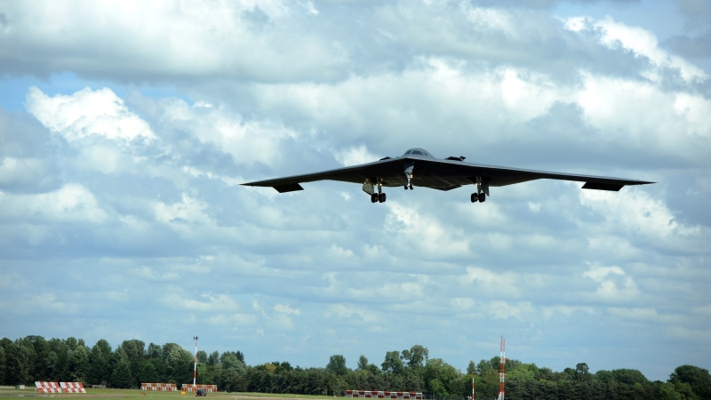 no people, motion, mid-air, aerospace industry, strategic bomber, mode of transportation, on the move, 4K, plant, cloud - sky, low angle view, Northrop Grumman B-2 Spirit