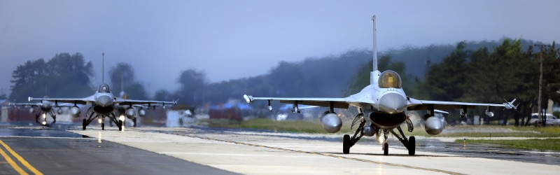 General Dynamics F, aircraft, Dual Monitors, Military Aircraft, Runway, 3840x1200 px, 4K, Multiple Display