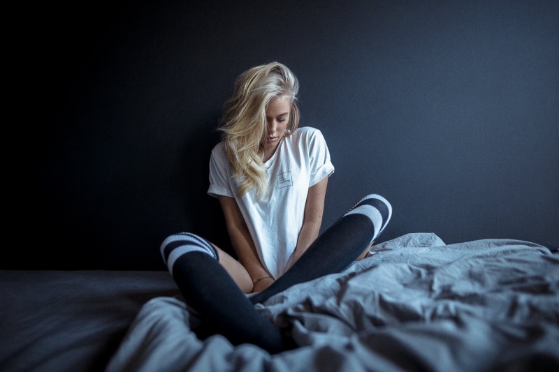hair, women, indoors, beautiful woman, shirt, bed, bedroom, furniture, knee-highs, long hair, white, 1080P, hairstyle, T-shirt, blonde, model, relaxation