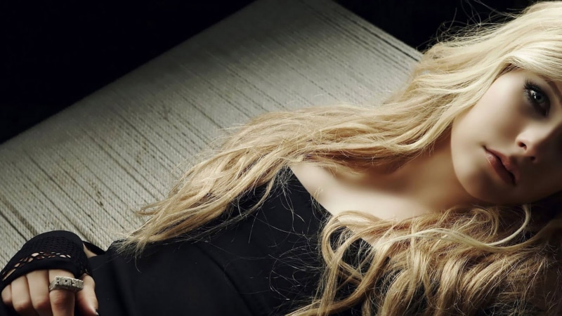 celebrity, beautiful woman, headshot, beautiful people, woman, young women, blonde, hairstyle, portrait, blond hair, one person, young adult, top, singer