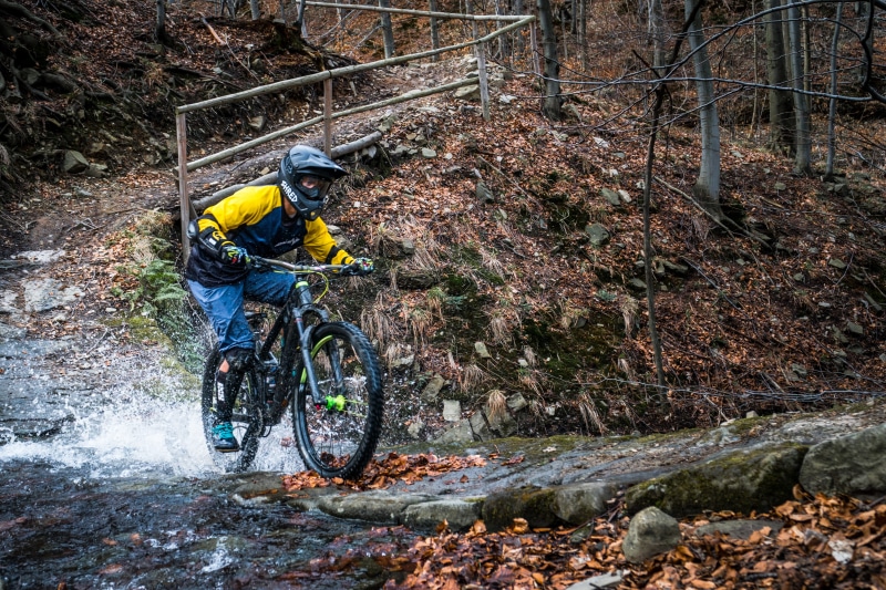 motion, solid, cyclist, rock - object, enduro, full length, day, land, extreme, real people, bicycle, mtb, sport, headwear, 4K, men, cycling, lifestyles