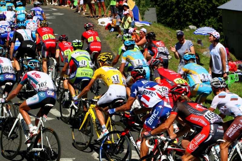 bikes, activity, 2K, travel, people, aleksandr vinokurov, polka dot jersey, win, europe, crowd, transportation, speed, extreme, george hincapie, sports helmet