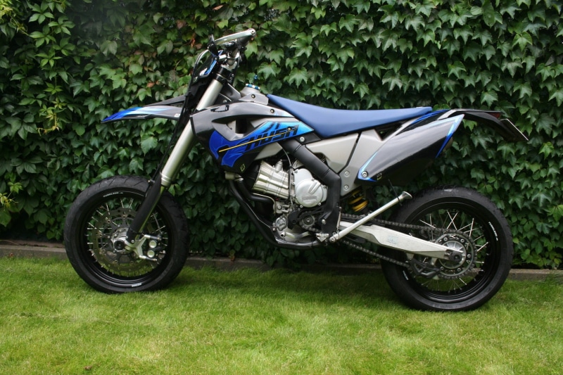 land vehicle, nature, motorcycle, tire, grass, luxury, supermoto, growth, Husaberg FS750, field, tree, 720P, day, parking, stationary, no people, transportation