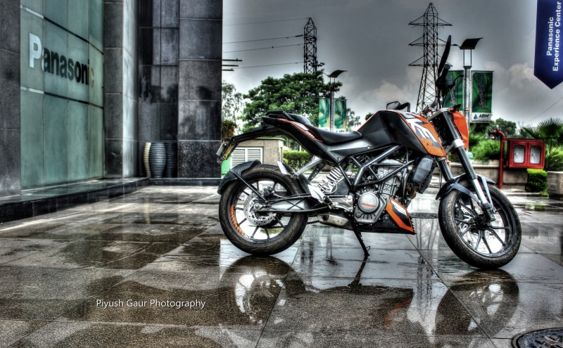 ktm, built structure, Motorcycle, wet, Motocross, building exterior, transportation, land vehicle, rainy season, bicycle, outdoors, 5K, Photography, black
