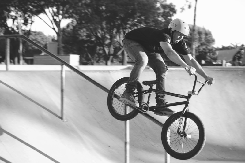 biking, one man only, lifestyle, cyclist, mode of transportation, action, style, people, cycling, nature, rider, dangerous, fun, stunt, adult, trick, full length