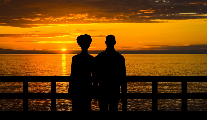 man, beauty in nature, water, nature, young, railing, sea, togetherness, horizon over water, orange color, photo, love, looking at view, positive emotion