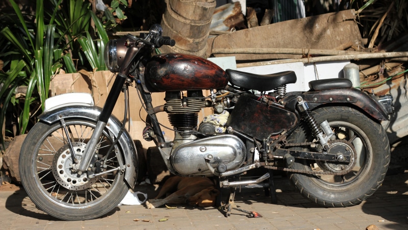4K, rubber, damaged, aged, old, transportation, vehicle, sunlight, no people, rusty, motor vehicle, outdoors, engine, motorcycle, black, motor, run-down