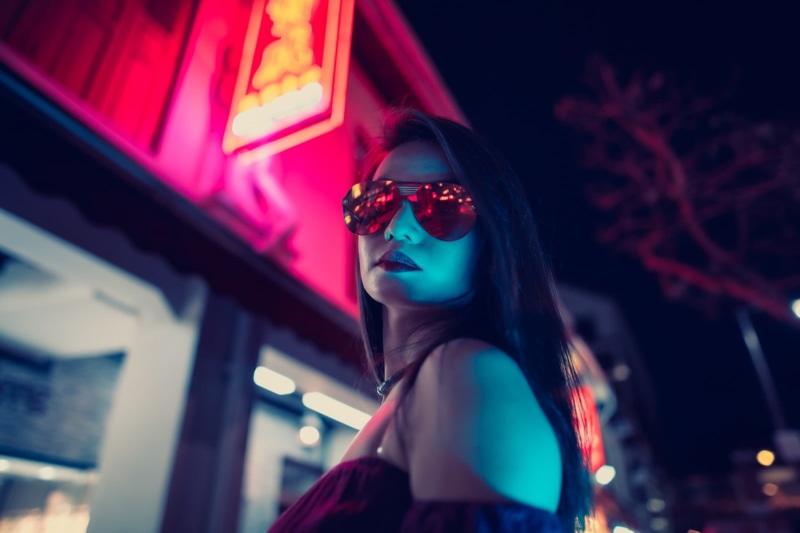 young adult, lifestyles, hairstyle, young women, brunette, illuminated, focus on foreground, glasses, fashion, portrait, leisure activity, 720P, one person