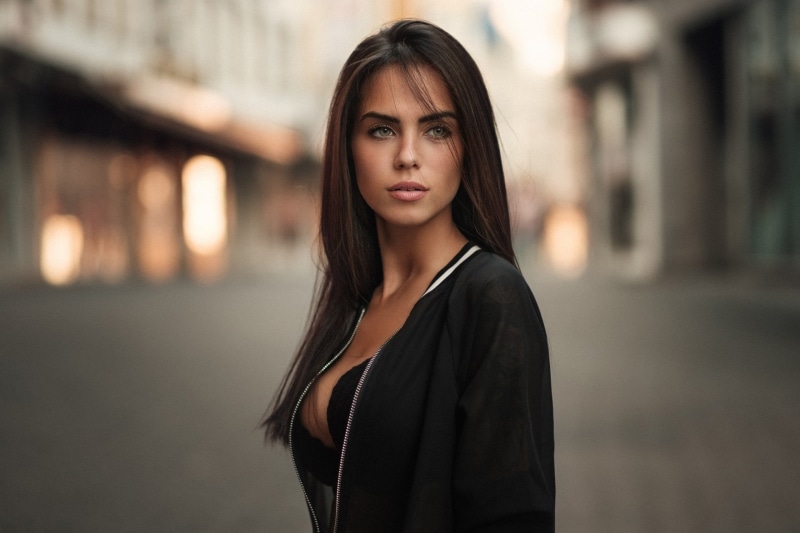Brunette, women, city, Marlen Alvarez Valderrama, one person, headshot, focus on foreground, standing, long hair, waist up, Model, hairstyle, Depth Of Field