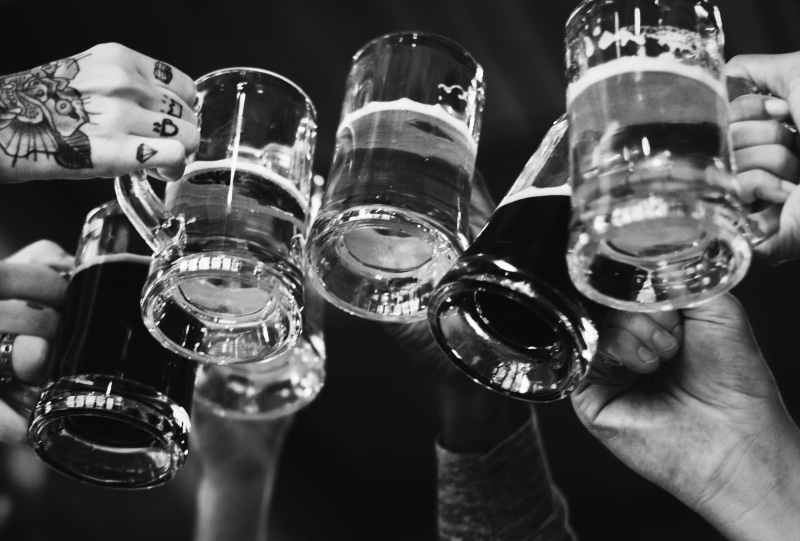 drinking, drinks, grayscale, lifestyles, holding, celebratory toast, transparent, smiling, liquor, black-and-white, alcoholic beverage, hands, glasses